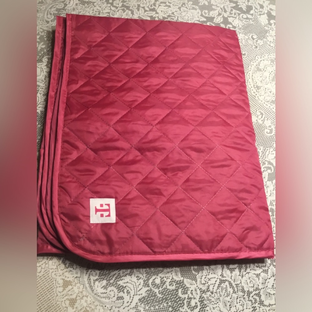T-Mobile Magenta Outdoor Picnic Blanket Quilted Foldable Water-Resistant